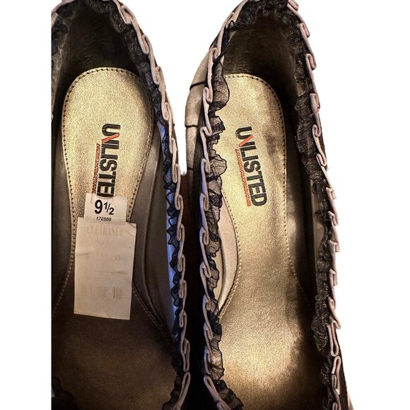 ๐ 2/$20 ๐ Silver Pewter Pleated Heels with Black Trim and Bows sz 9.5 - Picture 4 of 9